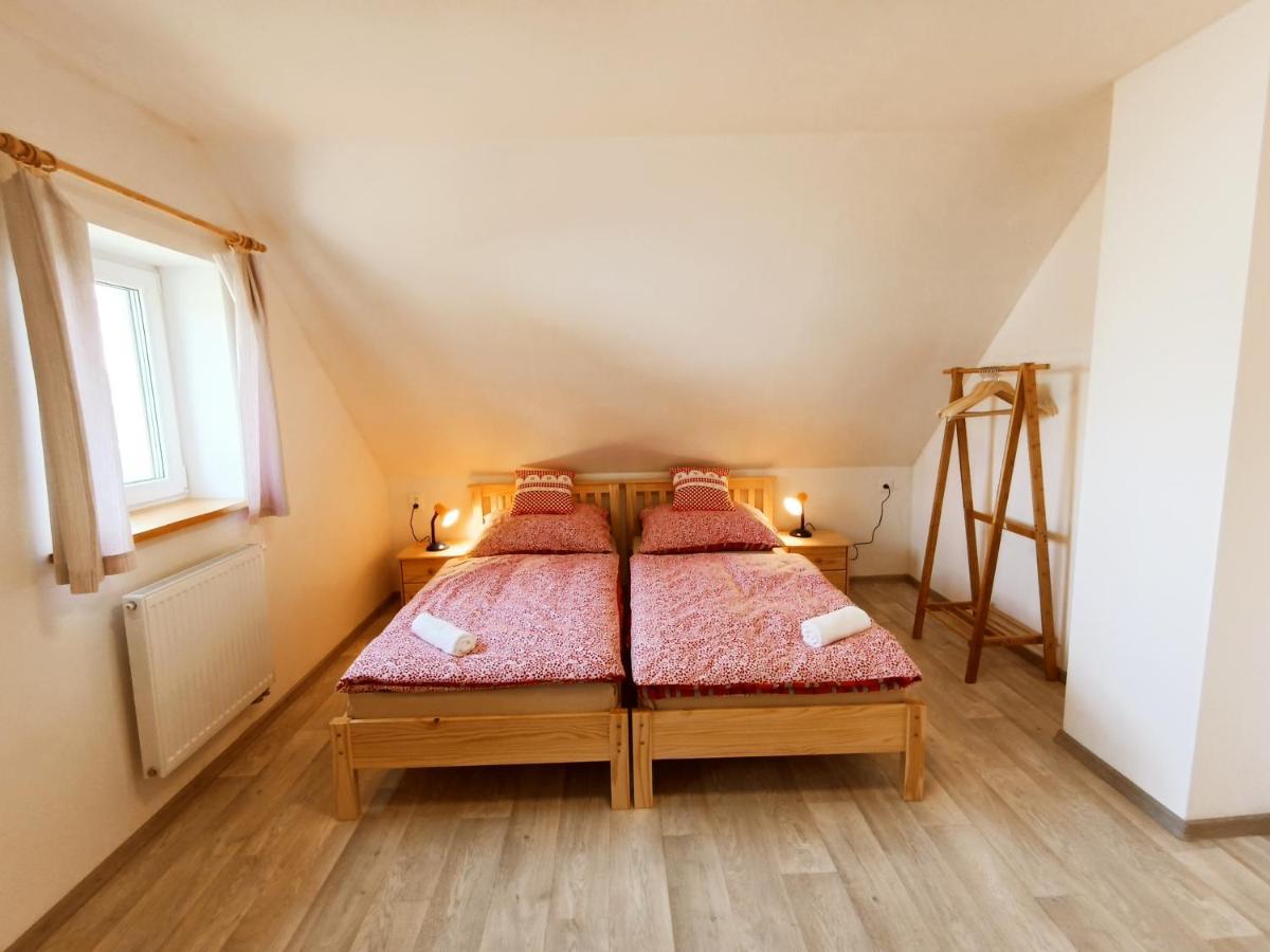 Klidna Lokalita Na Kraji Lesa, Cely Dum S Uschovnu Kol Villa Nová Bystřice Bagian luar foto