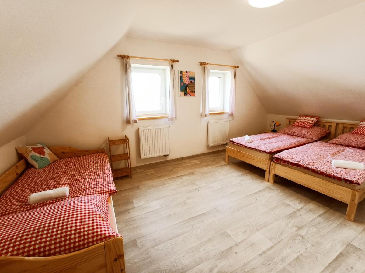 Klidna Lokalita Na Kraji Lesa, Cely Dum S Uschovnu Kol Villa Nová Bystřice Bagian luar foto