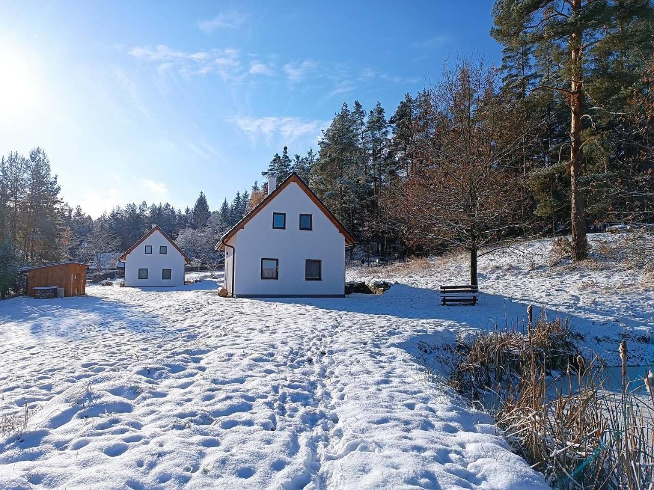 Klidna Lokalita Na Kraji Lesa, Cely Dum S Uschovnu Kol Villa Nová Bystřice Bagian luar foto